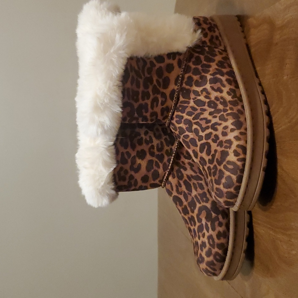 SO brand Paulina Leopard fur boots, size 7